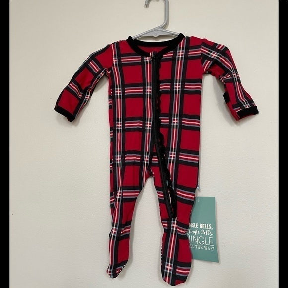 NWT - Kickee Pants - Holiday Print Muffin Ruffle Footie w/Zipper - Newborn - Picture 1 of 3